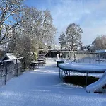 Cozy In With Garden Holiday home