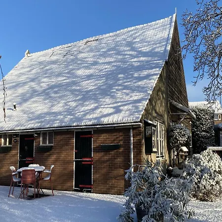 Dom wakacyjny Cozy In With Garden